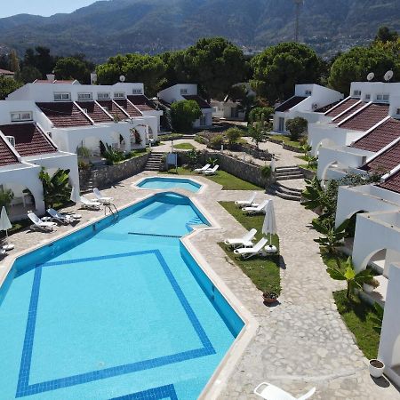 Club Lapethos Bungalow 凯里尼亚 外观 照片