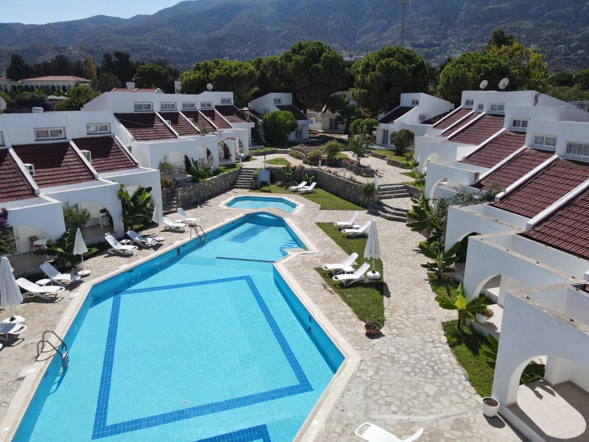 Club Lapethos Bungalow 凯里尼亚 外观 照片